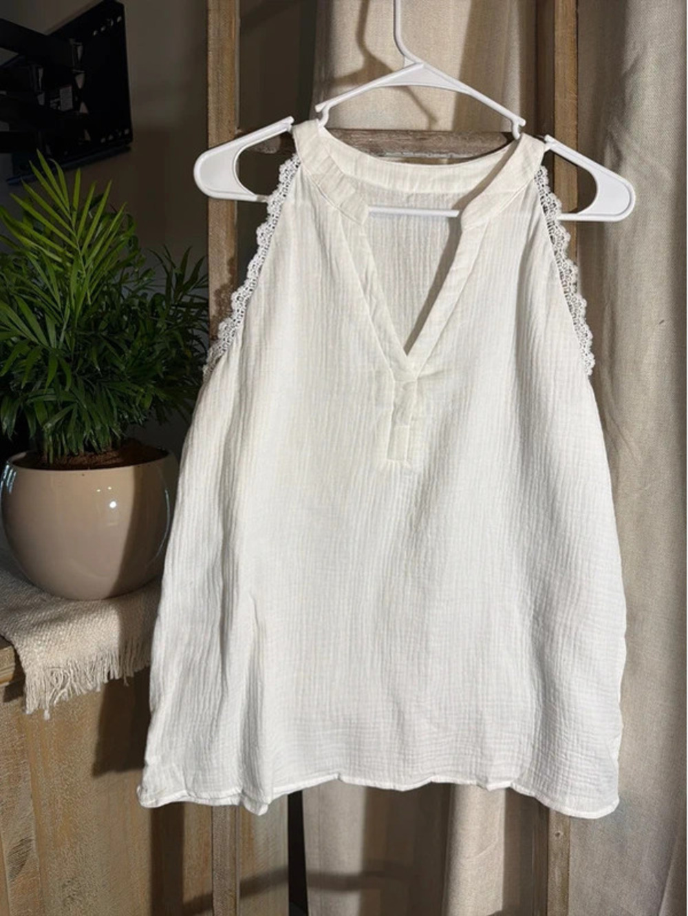 Sleeveless shirt